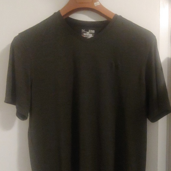 A under armour heat gear shirt UA - Picture 2 of 8